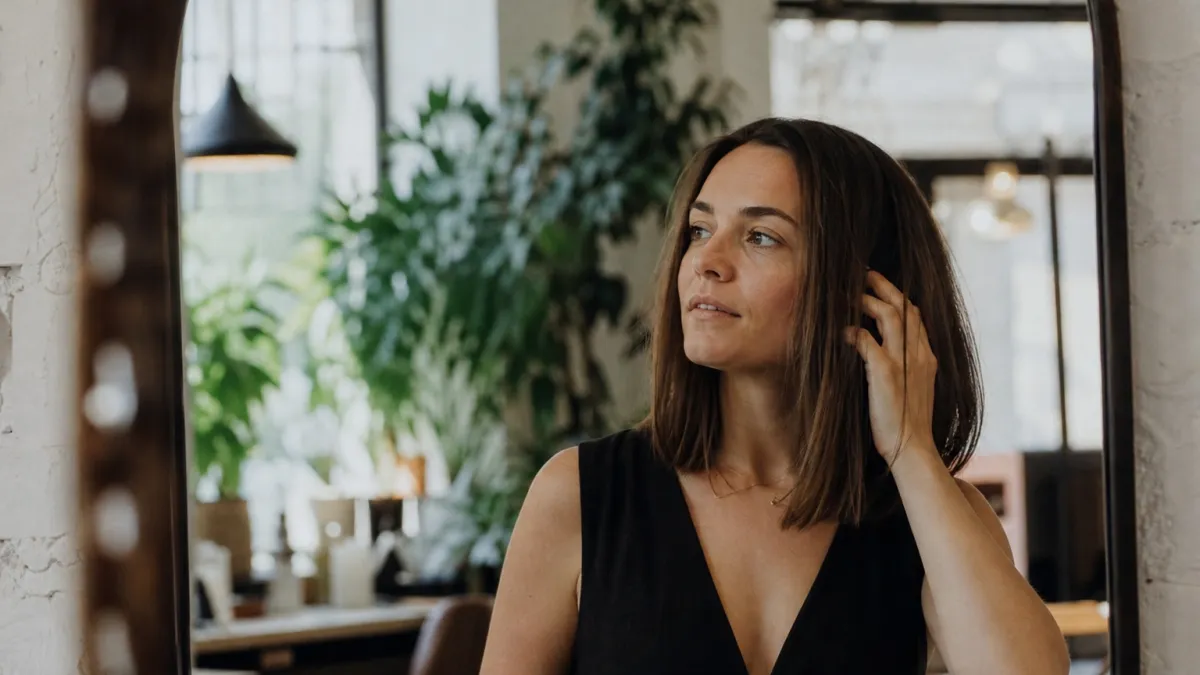 Coupe cheveux mi long 2026 : les styles tendance et conseils